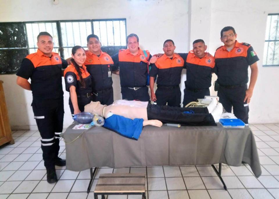 lupillo2 (1) Reciben Bomberos y Paramédicos, curso