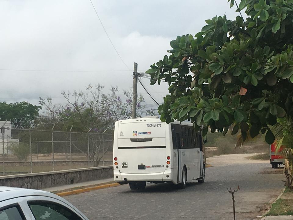 08Bahía (2) Dan reversa y UNIBUS Regresa la Ruta 12