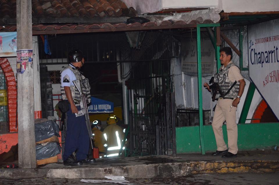 28y29Sucesos (11) Infernal incendio en el Mercado 5 de Diciembre