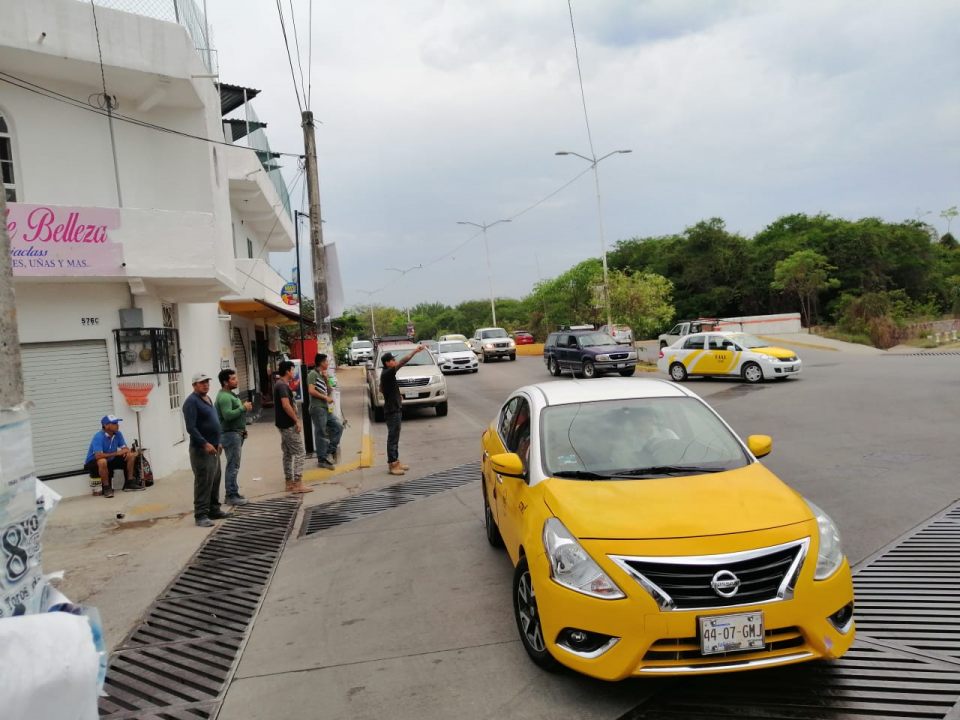 07Bahía (1) Peligroso cruce peatonal frente a la UMA