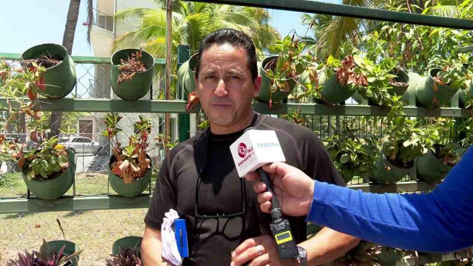 10y11Bahía (4) Trabajadores en desacuerdo por cobro de impuestos de propinas