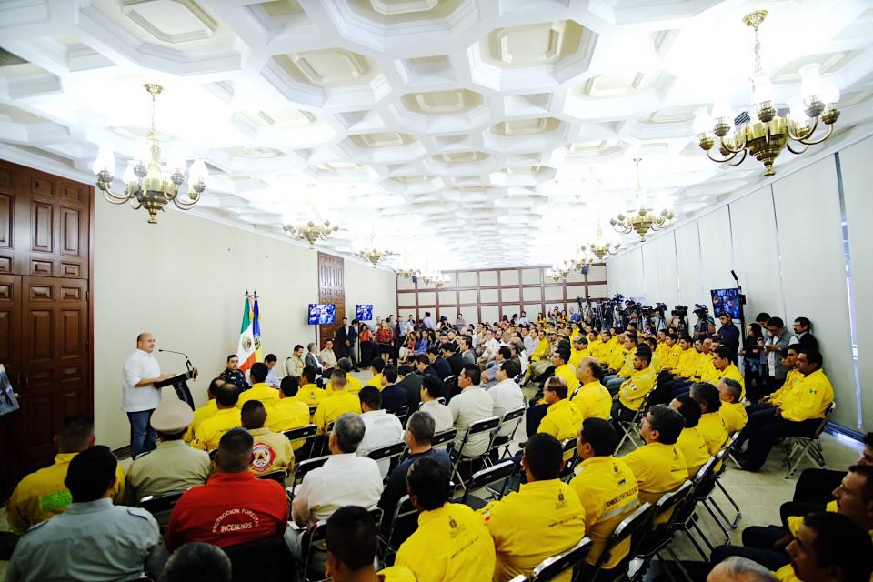 10y11Bahía (7) Reconoce e incentiva Gobierno de Jalisco la labor de combatientes forestales
