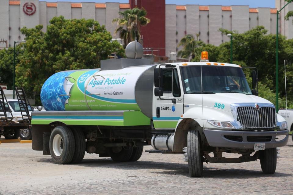 10y11Bahía (8) Beneficia Seapal a 630 familias con agua potable en pipas