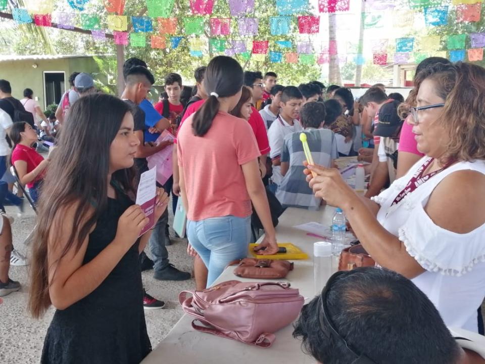 14Bahía (3) Entrega gobierno federal 600 becas en Bahía