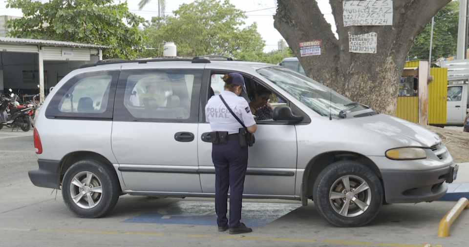 14y15Bahía (3) Tránsito pone en marcha operativos contra celular