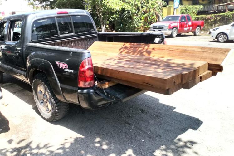30y31Sucesos (6) Aseguran a sujeto con madera sin papeles