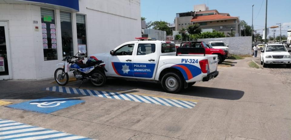 30y31Sucesos (7) Roba Carnemart, solitario sujeto armado con pistola