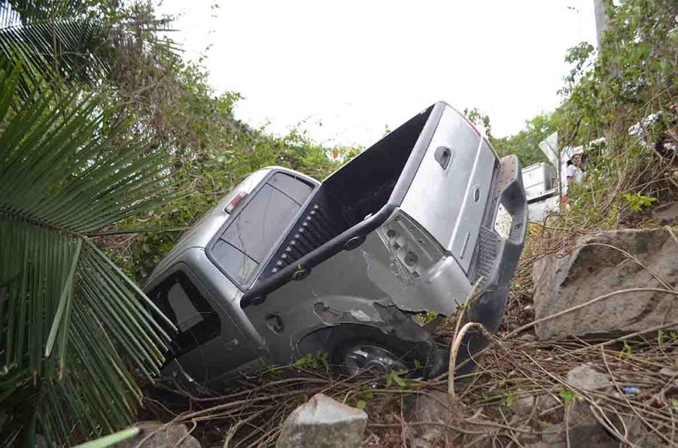 30y31Sucesos (7) Volcadura en Los Arcos de Mismaloya