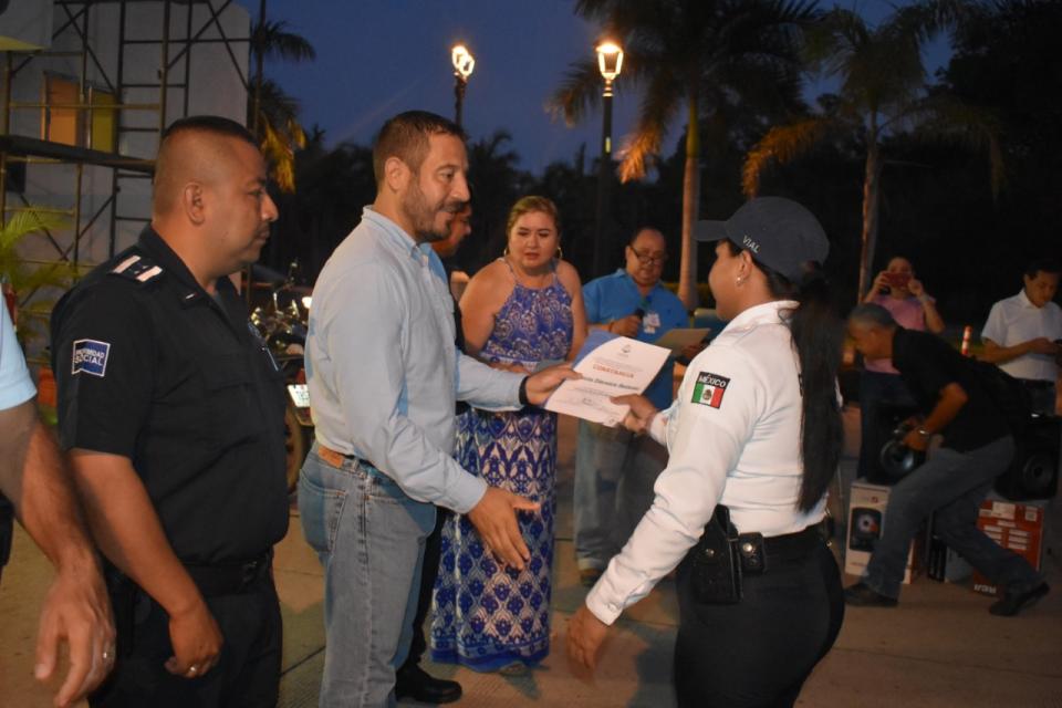 31Sucesos (2) Reconocen a policías municipales por curso de “Cultura de Discapacidad”