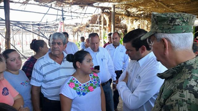 6098effb-04f0-4502-8a09-32704db85bf1 Visita Gobernador a los restauranteros de playa “Las Islitas” en San Blas, que se vieron afectados a causa de un incendio.
