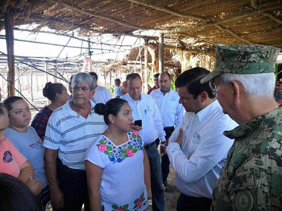 6098effb-04f0-4502-8a09-32704db85bf1 Visita Gobernador a los restauranteros de playa “Las Islitas” en San Blas, que se vieron afectados a causa de un incendio.