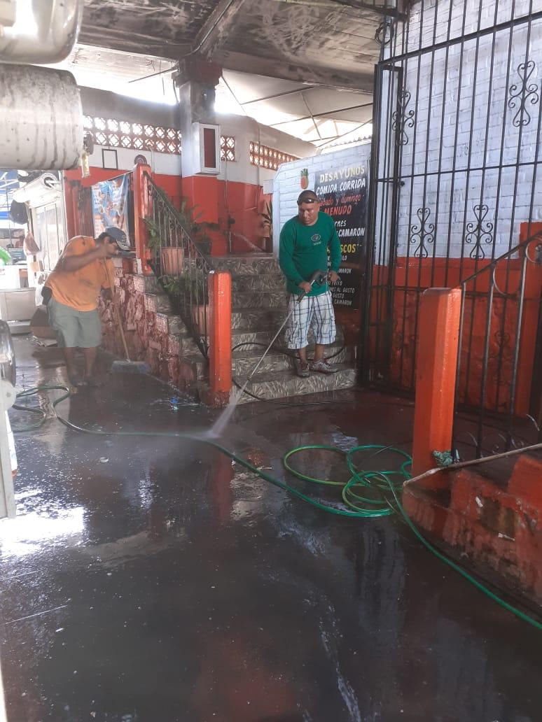 COMUNICADO 0696-Reparaciones mercado 5 de Diciembre (7) Restauran área siniestrada en el mercado 5 de Diciembre