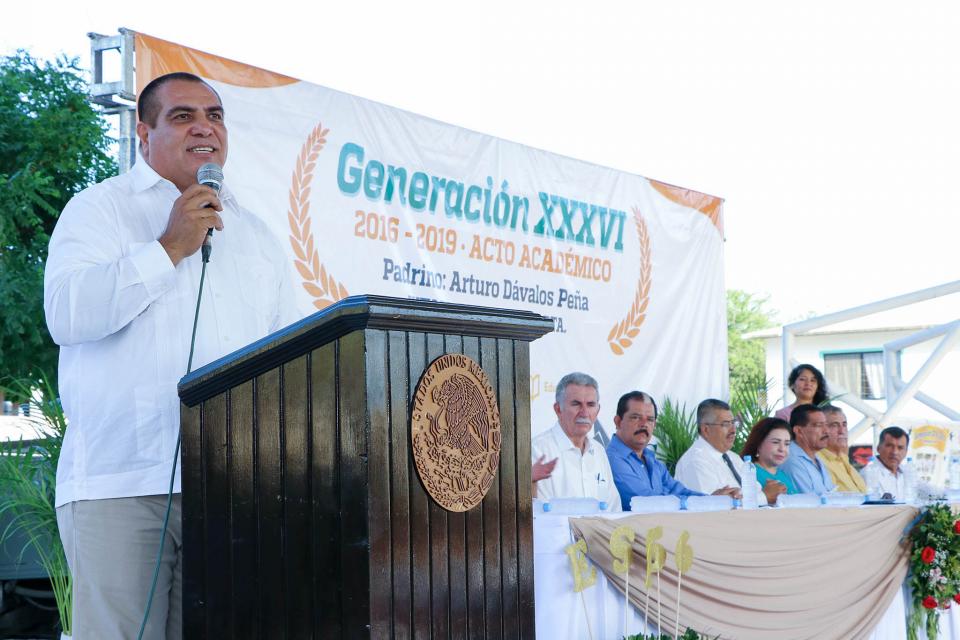 COMUNICADO 0707-Acto acad_mico EST 56 Ixtapa (1) Alienta Arturo Dávalos a jóvenes a luchar por sus sueños
