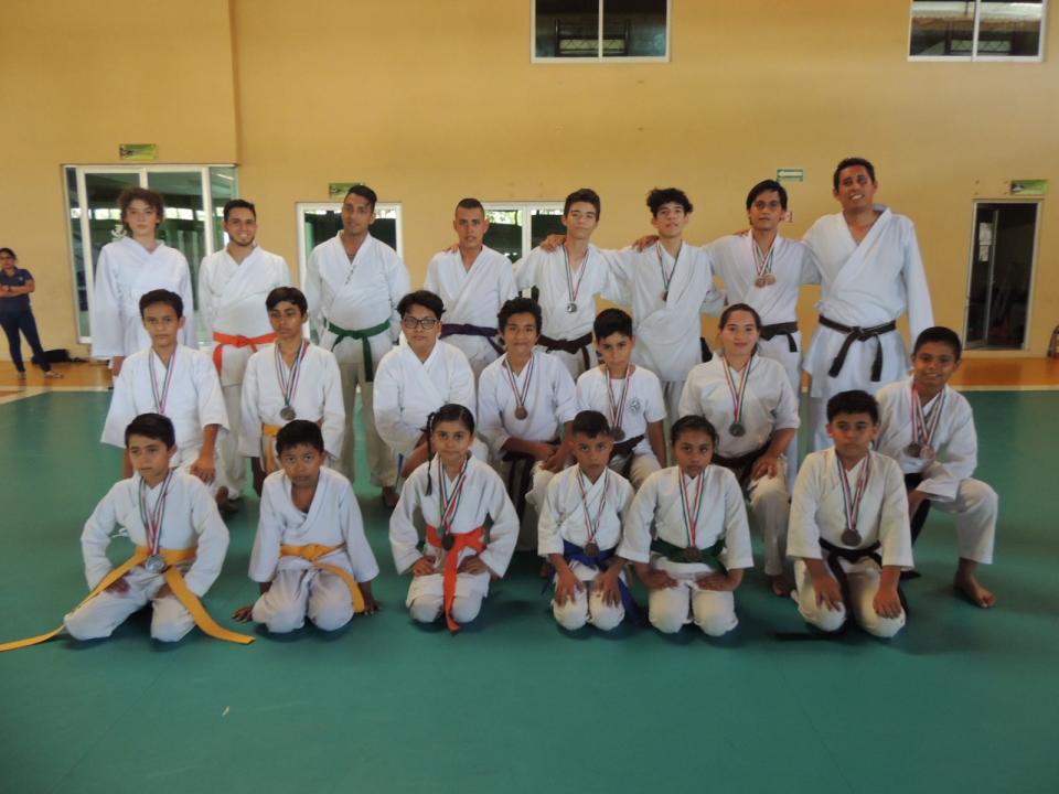 COMUNICADO 0710-Comude-medallistas Karate Do (1) Consiguen vallartenses 26 medallas en Karate Do