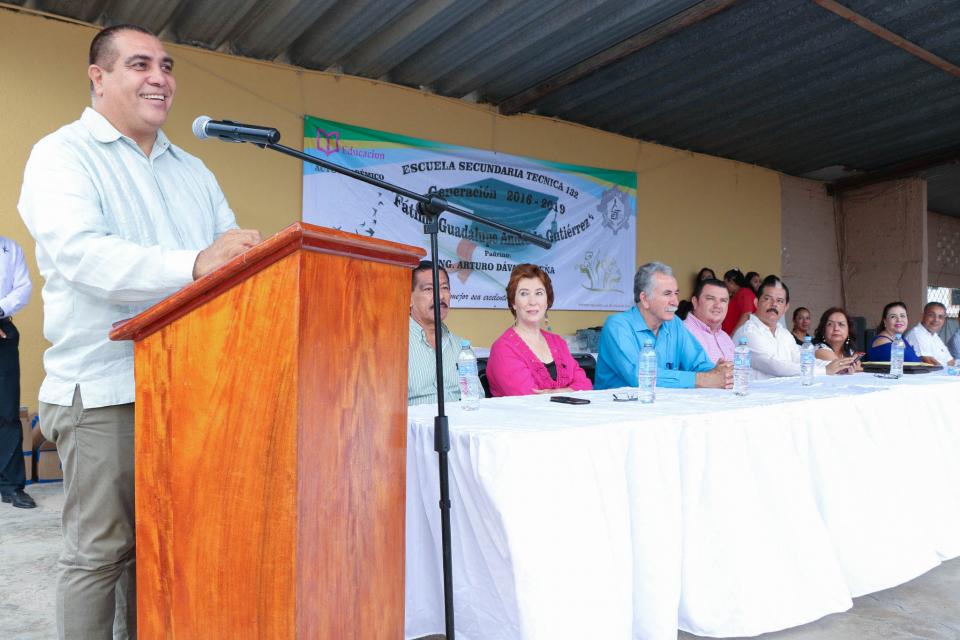 COMUNICADO 0711-Graduación EST 132 (1) Reconoce Arturo Dávalos dedicación y esfuerzo de los jóvenes