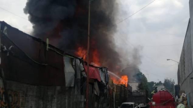 WhatsApp Image 2019-07-08 at 11.19.57 PM Arde bodega en CDMX