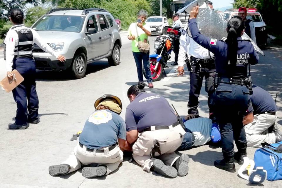 motocaida31jul Atropella a perro en su moto y sale herido