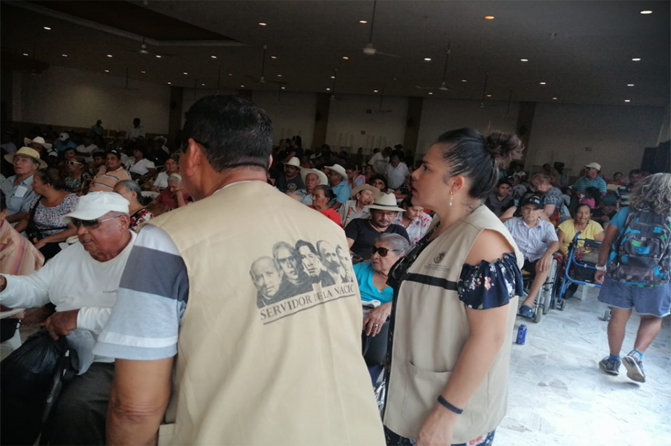 06Bahía (1) Entregaron dinero a ancianos, tras esperar más de dos horas