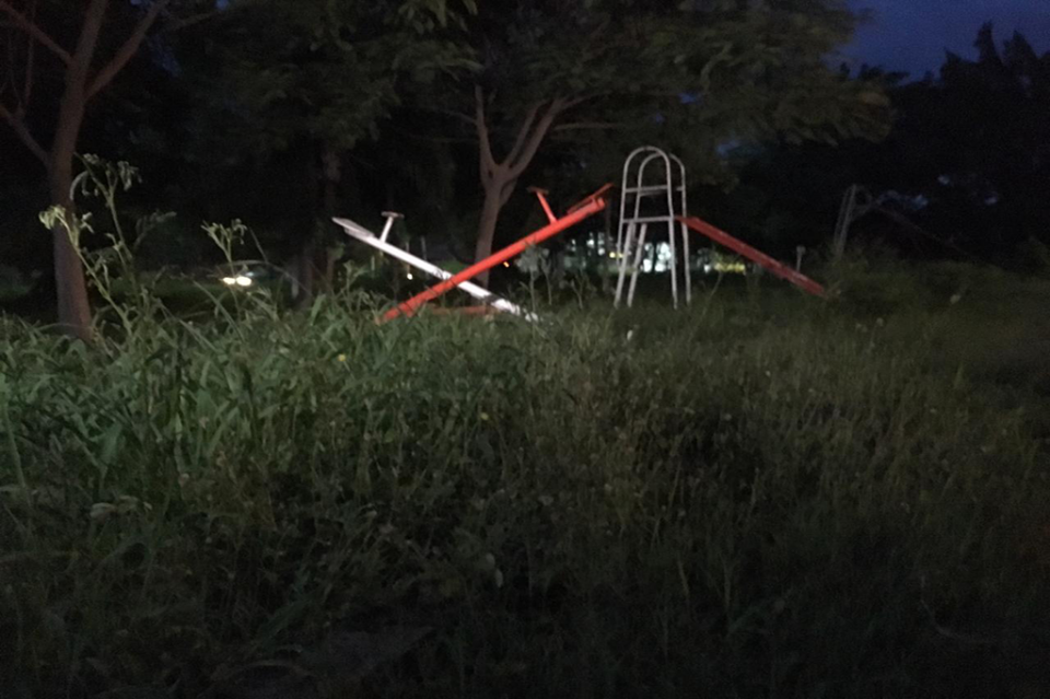 12y13Bahía (2) Urgen la limpieza en Parque las Palmas
