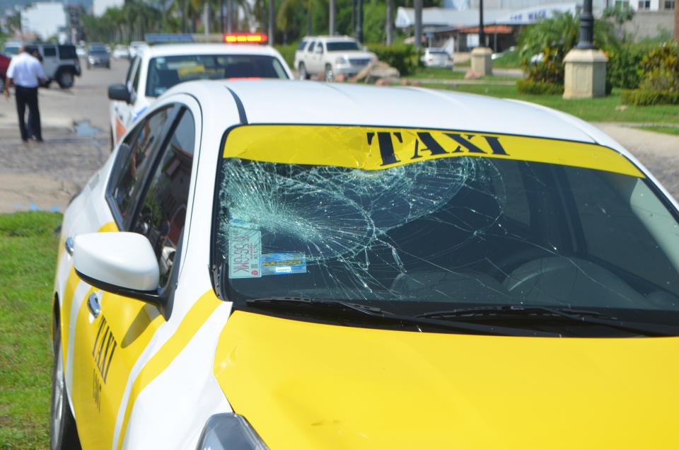 30y31Sucesos (9) Atropella taxi a menor que se atravesó en bicicleta