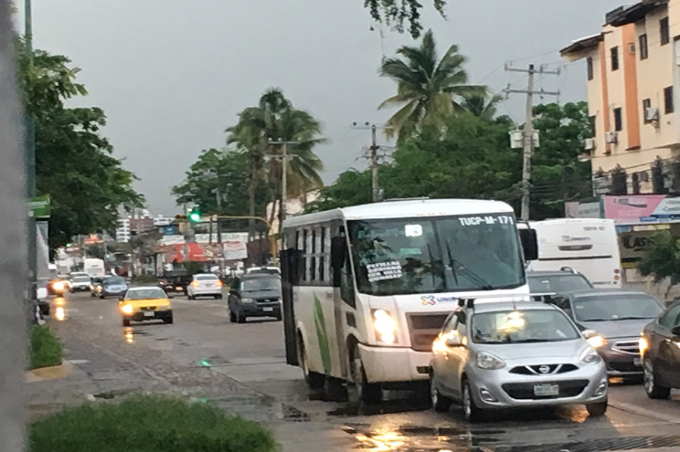 ALBERTO NOTA B (4) Caos vehicular por falta de sincronización de semáforos