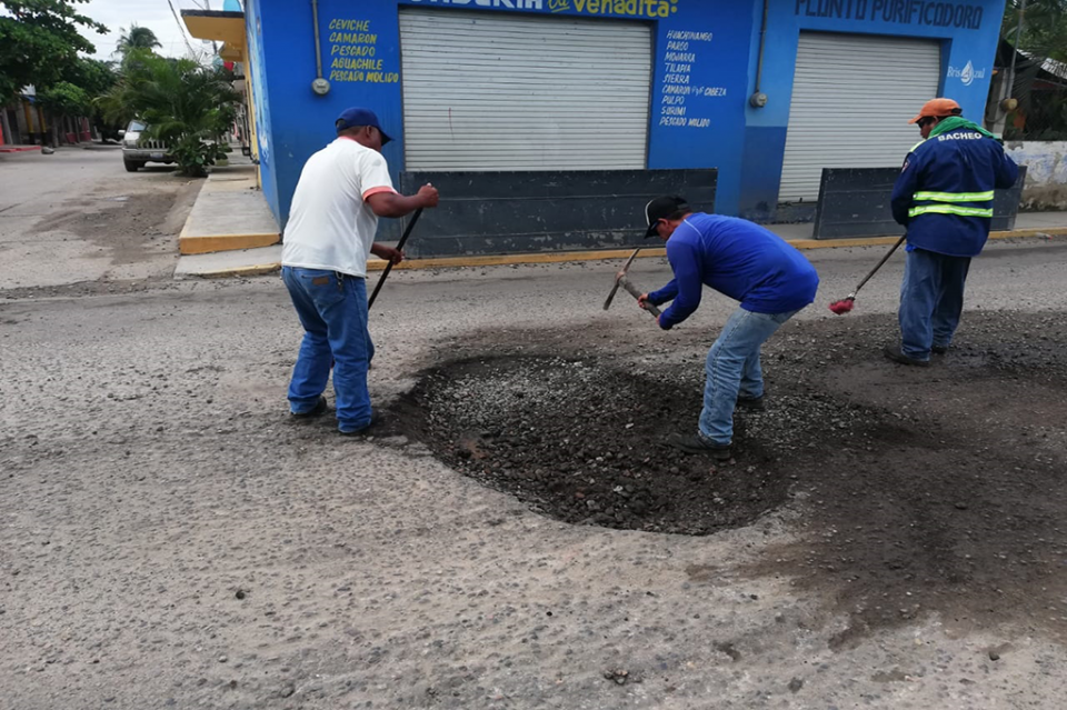 BADEBA (2) Gobierno de Bahía intensifica trabajos de bacheo, mantenimiento de vialidades y desazolves