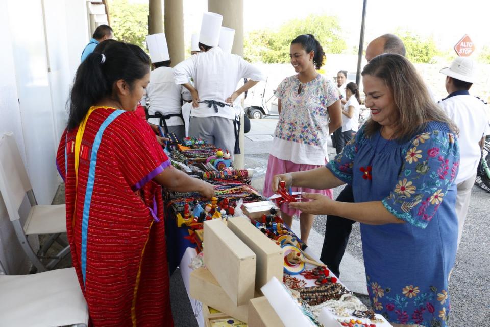 COMUNICADO 0794-DIF-Expo Indígena (1) Organiza DIF Vallarta Expo Indígena Artesanal y Gastronómica