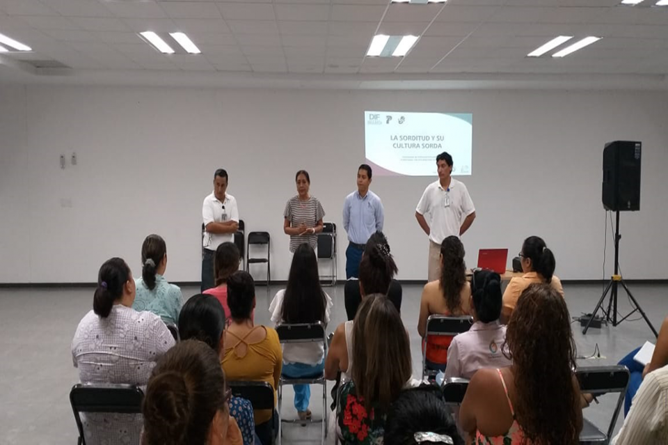 COMUNICADO 0801-Curso lenguaje de se_as UMA (1) Trabajan por la atención integral a personas con discapacidad