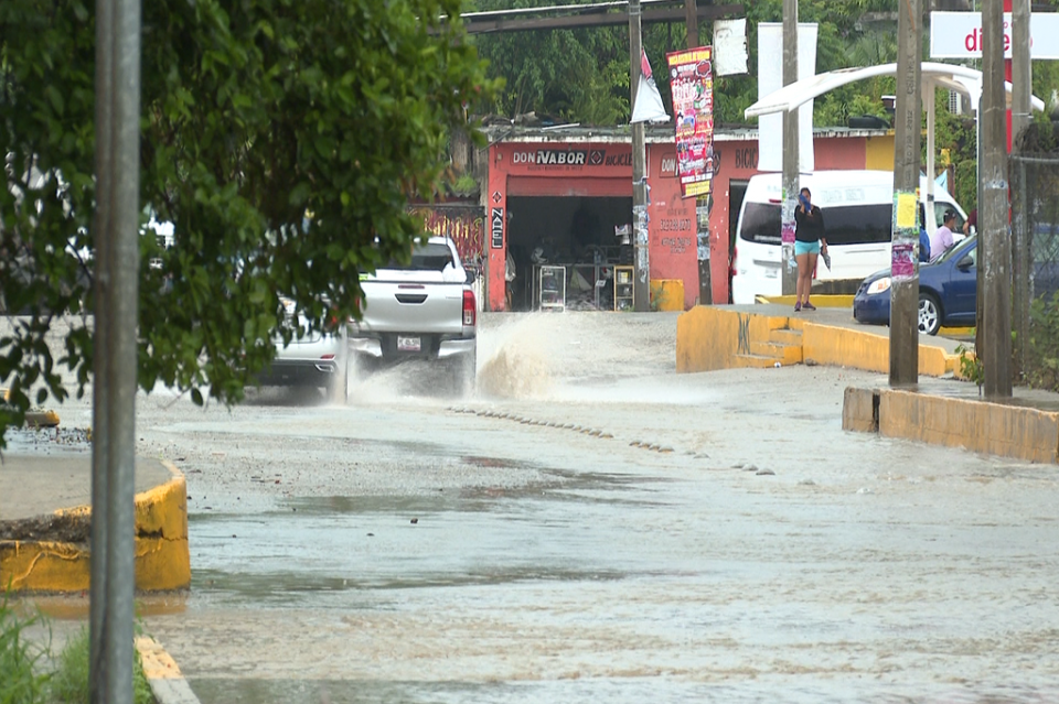 ISRRAEL NOTA D (1) Lluvias mañaneras dejan solo encharcamientos