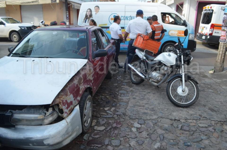 choquePitillal cortó circulación a motociclista, resulta lesionado