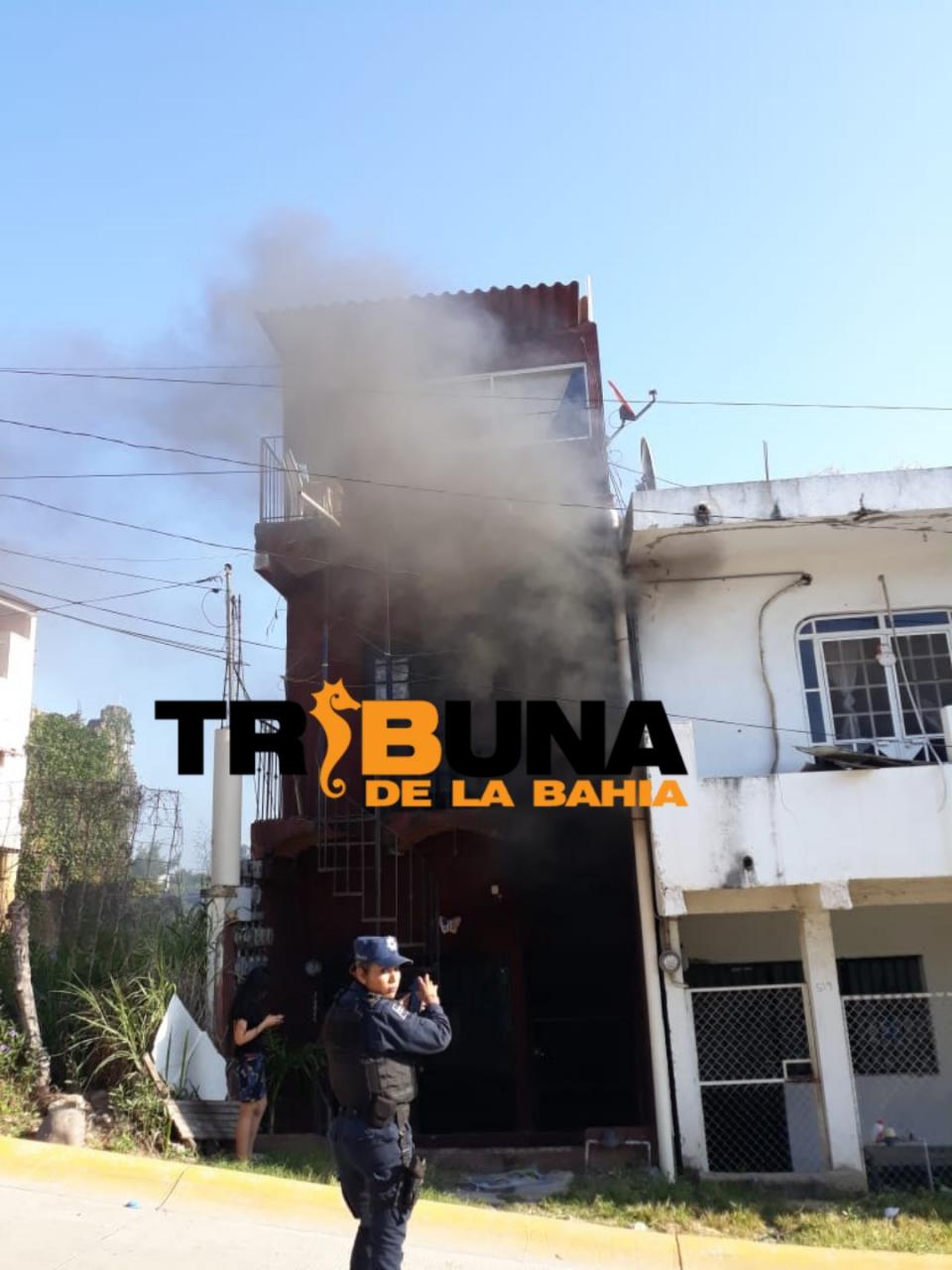 PicsArt_10-15-10.30.31 Incendio en edificio de Lomas del Calvario
