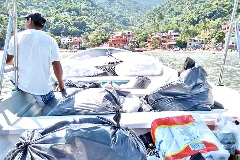 Untitled-1 copy Fundación Alas de Águila entregó apoyos a familias de Yelapa