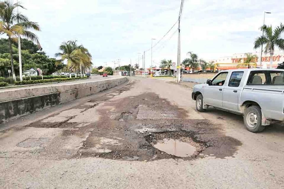 Reportan problemas viales en la calle Francisco Murguía Reportan problemas viales en la calle Francisco Murguía