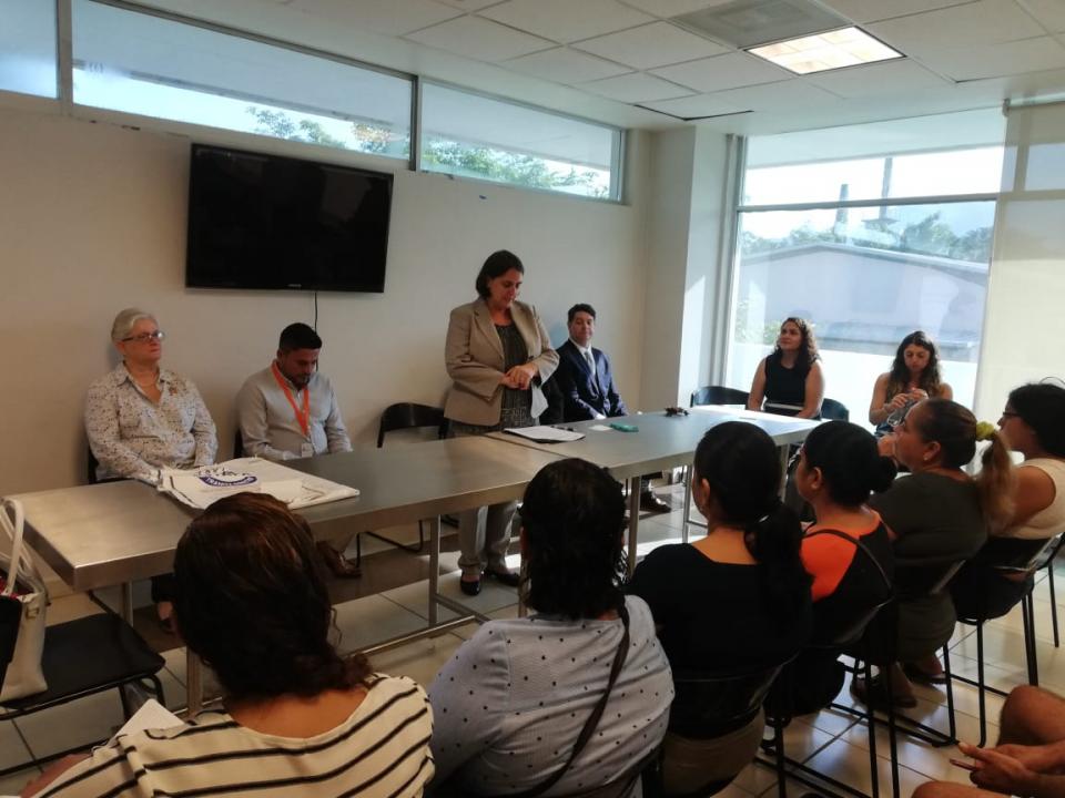 consulado Gran aforo en sesión informativa del Consulado de EU en Prevención de fraude