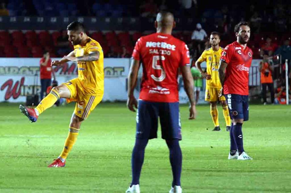 wwUntitled-1 Se aprovecha Tigres de los Tiburones