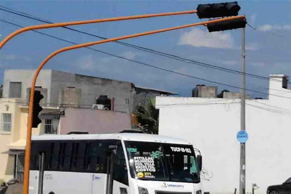 06Bahía (4) No funciona el Semáforo de Ixtapa y Federación desde hace una semana