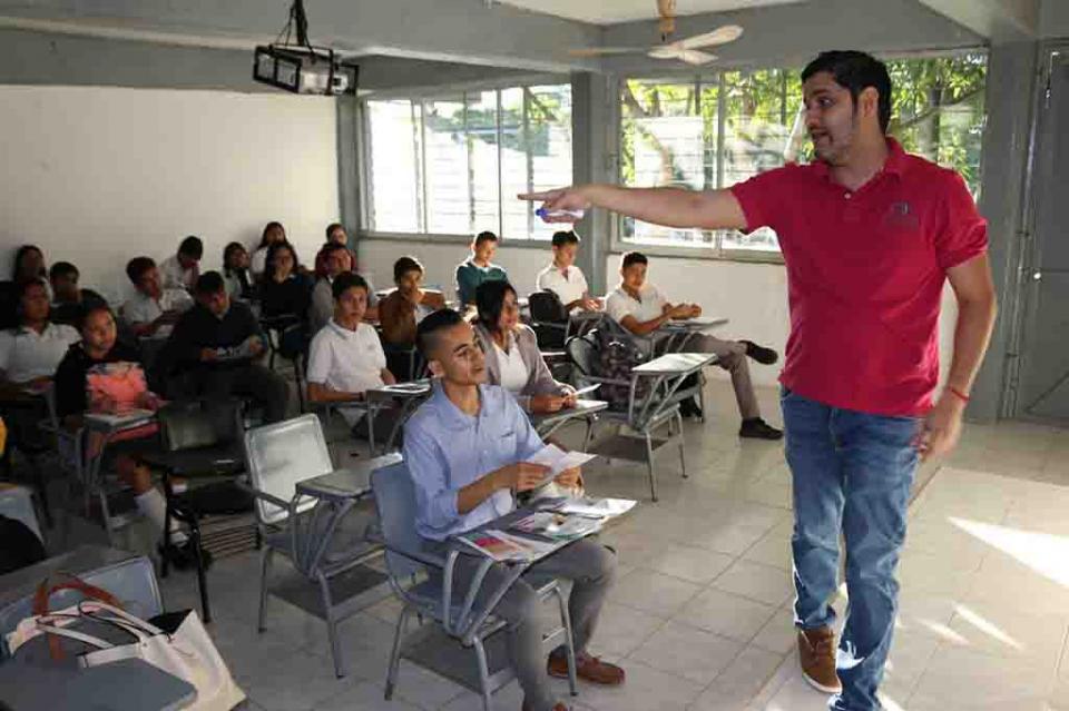 Concientiza DIF a jóvenes a llevar una vida libre de violencia Concientiza DIF a jóvenes a llevar una vida libre de violencia