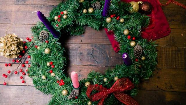 Corona Adviento La Corona de Adviento es un elemento para empezar las celebraciones de la Navidad