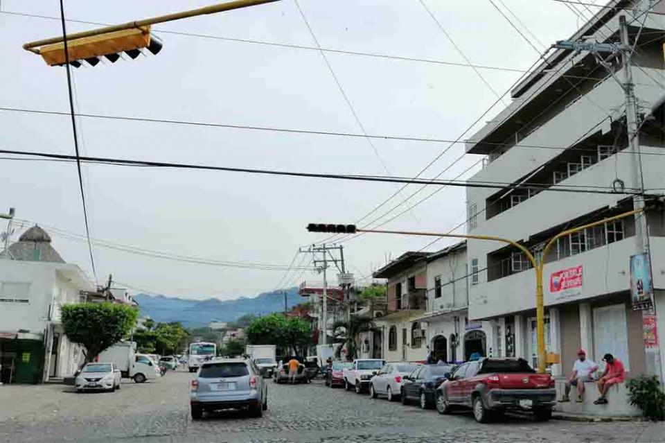 Dos años sin funcionar semáforos en la colonia López Mateos Dos años sin funcionar semáforos en la colonia López Mateos