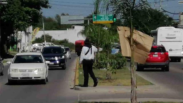 Piden vecinos de Villas Universidad repongan topes en avenida México Piden vecinos de Villas Universidad repongan topes en avenida México