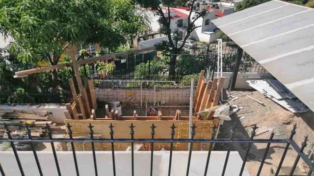Vecinos denuncian irregular construcción de alberca en azotea de viejo edificio Vecinos denuncian irregular construcción de alberca en azotea de viejo edificio