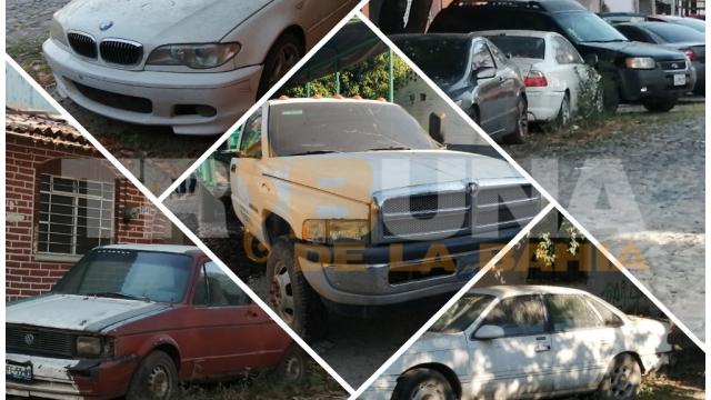 Vehículos Abandonados Denuncian vecinos de la colonia 5 de Diciembre automóviles abandonados