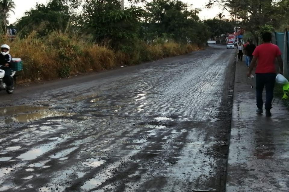 repletodebaches Se acabó el pavimento en la calle Sinaloa, denuncian transeúntes