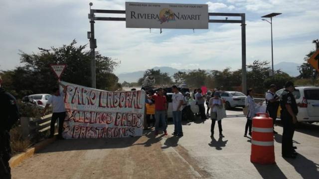 New Project - 2019-12-19T113820.059 Manifestación de maestros en Nayarit provoca bloqueo parcial del puente Ameca a Puerto Vallarta