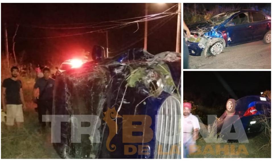 Volcadura Tras conducir a exceso de velocidad, sufren volcadura