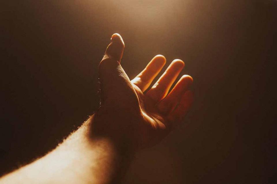 Reflexiones Cotidianas: ¿Dónde está Dios? Reflexiones Cotidianas: ¿Dónde está Dios?