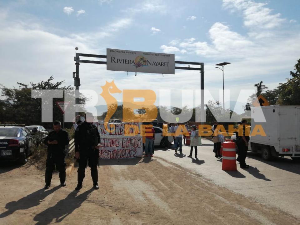 fdcba4c4-947a-467b-bcb4-4f5308907811 Con manifestación, maestros del SNTE Nayarit exigen el pago de prestaciones