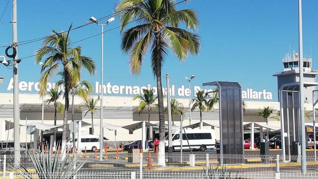 vigilancia aeropuerto terminal Coronavirus Pese a crisis, mejora llegada de pasajeros al aeropuerto de Vallarta