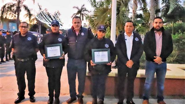 Reconoce Jaime Cuevas a policías que salvaron la vida de un niño de 7 años Reconoce Jaime Cuevas a policías que salvaron la vida de un niño de 7 años