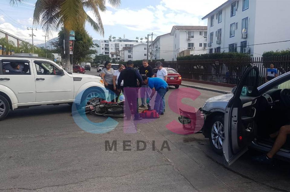 choque Motociclista se estampa contra camioneta